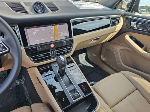 Certified 2025 Porsche Macan AWD/4WD image 35