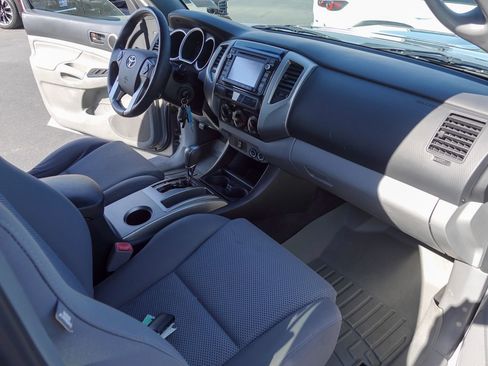 Used 2015 Toyota Tacoma PreRunner w/ TRD Sport Package RWD image 12