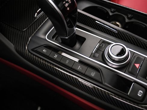 Used 2017 Maserati Levante w/ Luxury Package image 25