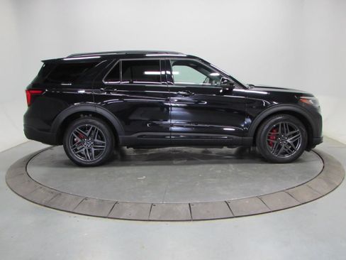 Used 2025 Ford Explorer ST AWD/4WD image 8