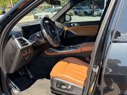Used 2023 BMW X7 xDrive40i w/ M Sport Package AWD/4WD image 18