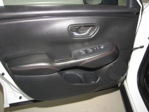 Certified 2023 Honda HR-V Sport image 9
