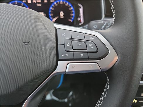 New 2026 Volkswagen Taos SEL image 17