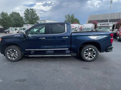Used 2022 Chevrolet Silverado 1500 High Country w/ Z71 Off-Road Package AWD/4WD image 6