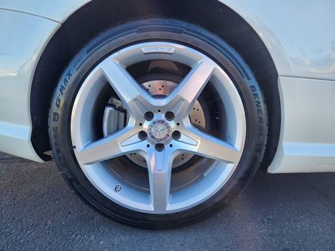 Used 2016 Mercedes-Benz SL 550 w/ Driver Assistance Package image 30