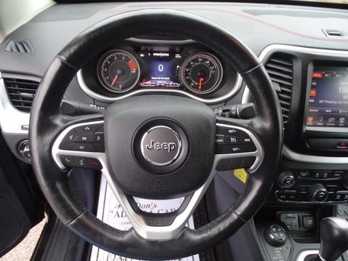 Used 2016 Jeep Cherokee Trailhawk w/ Cold Weather Group image 13