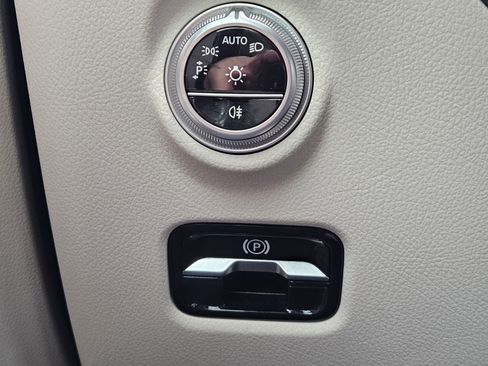 Certified 2025 Mercedes-Benz C 300 Sedan image 22