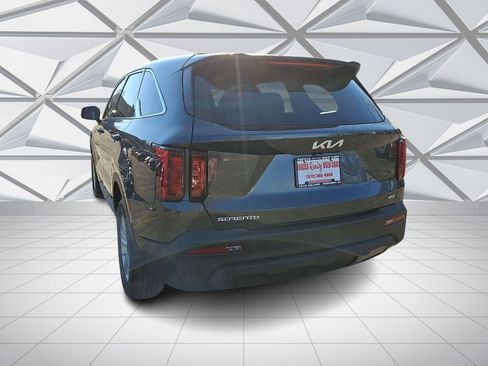 Used 2023 Kia Sorento LX image 8