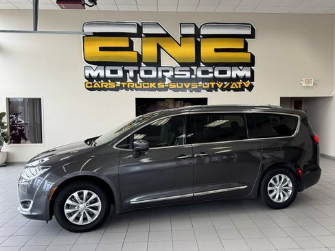 Used 2018 Chrysler Pacifica Touring-L FWD image 56