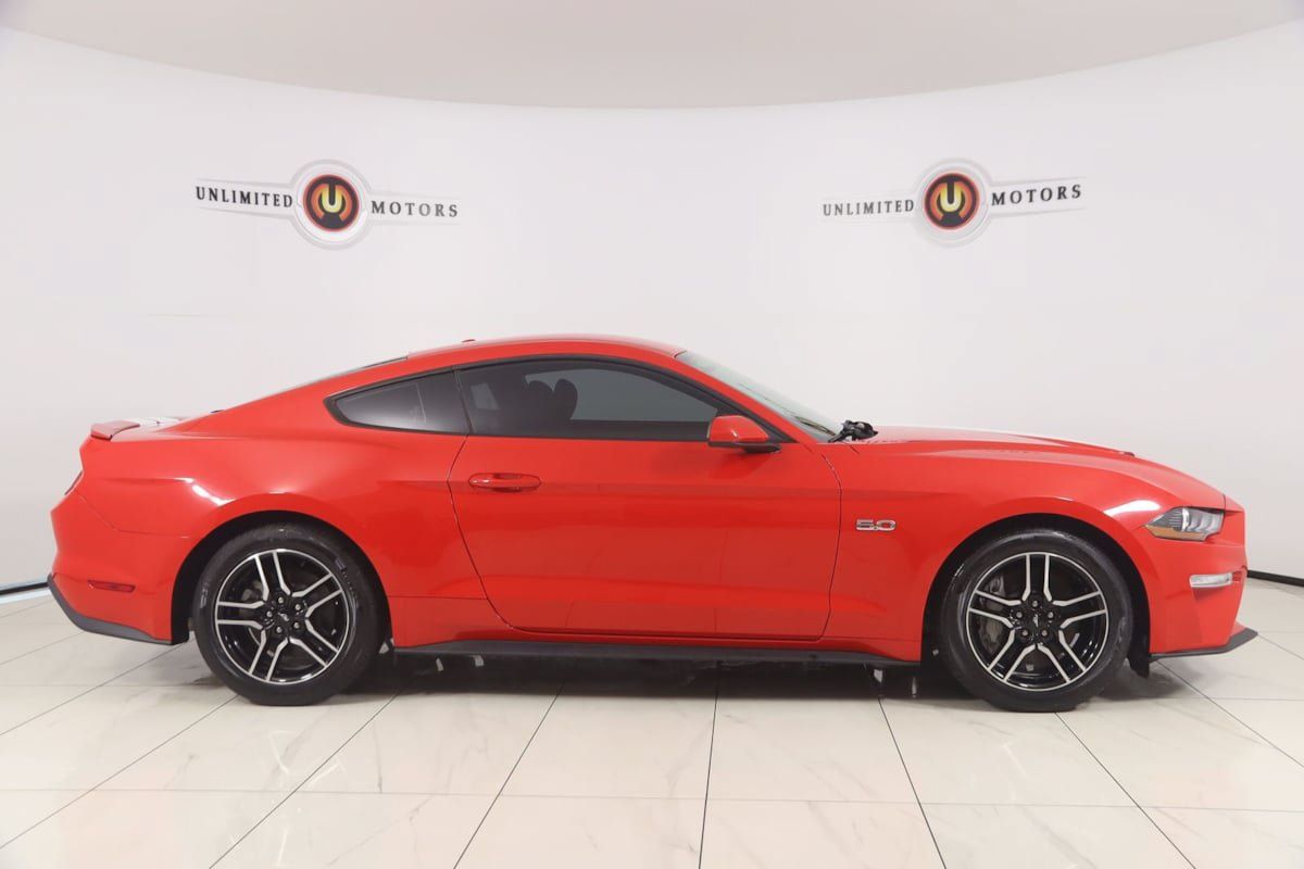 Used 2019 Ford Mustang GT RWD image 2