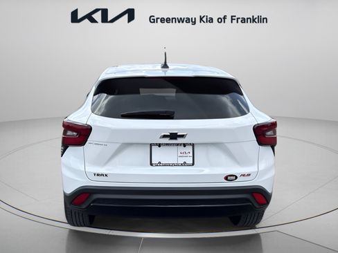 Used 2025 Chevrolet Trax RS FWD image 6