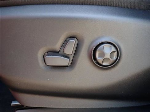 New 2027 Chrysler Pacifica Select AWD/4WD image 13