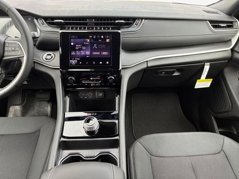 New 2026 Jeep Grand Cherokee Laredo image 3