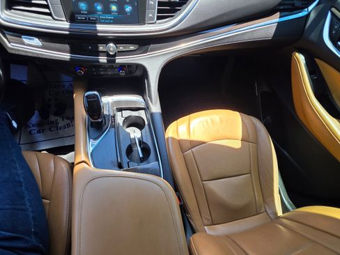 Used 2018 Buick Enclave Essence FWD image 13