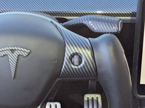 Used 2025 Tesla Model Y Performance image 18