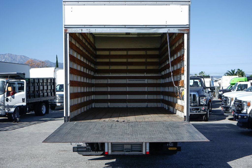 Used 2017 Ford F550 2WD Regular Cab Super Duty image 8