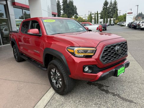 Used 2020 Toyota Tacoma TRD Off-Road AWD/4WD image 8
