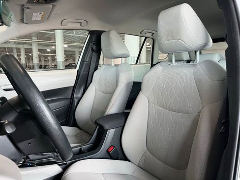 Used 2023 Toyota Corolla Cross L image 11