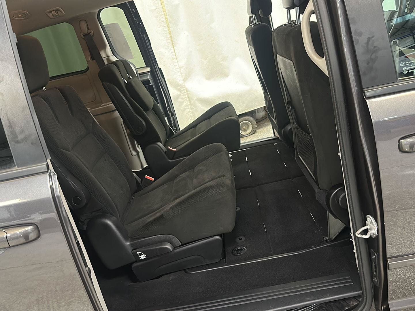 Used 2015 Dodge Grand Caravan SE w/ Quick Order Package 29E SE FWD image 27