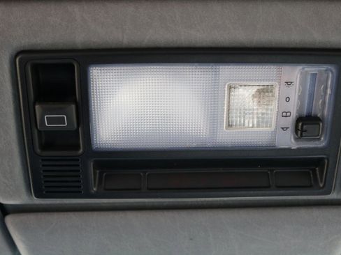 Used 1990 Mercedes-Benz 300 SE image 19