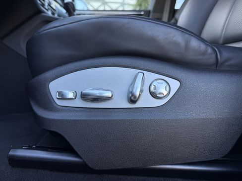 Used 2025 Porsche Macan image 28