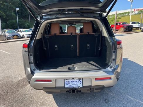 Used 2022 Nissan Pathfinder Platinum w/ Cargo Package image 32