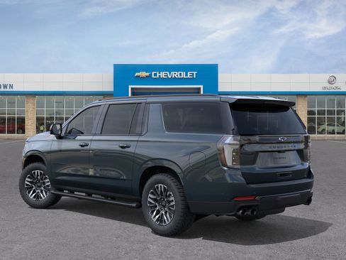 New 2026 Chevrolet Suburban Z71 AWD/4WD image 3