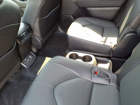 Used 2023 Toyota Highlander Limited AWD/4WD image 14