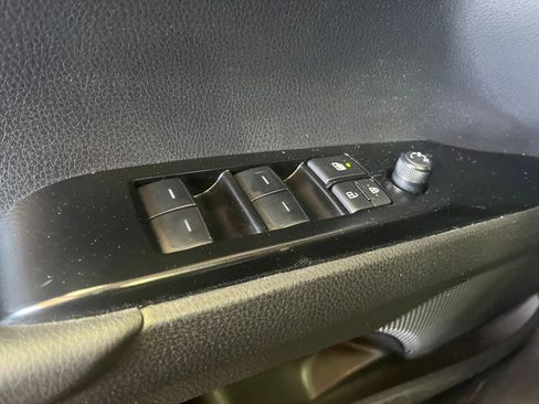 Used 2025 Toyota Camry SE FWD image 18