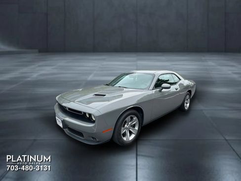 Used 2017 Dodge Challenger SXT RWD image 6