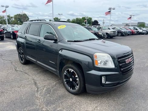 Used 2017 GMC Terrain SLT w/ Driver Alert Package I AWD/4WD image 3