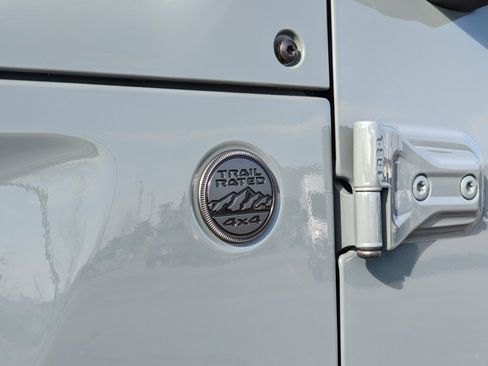 Used 2024 Jeep Wrangler Willys image 22