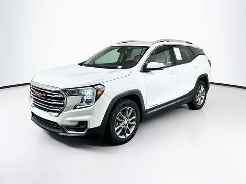 Used 2023 GMC Terrain SLT w/ Infotainment Package II AWD/4WD image 3