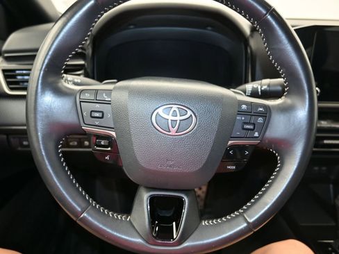 Used 2025 Toyota Camry SE image 14