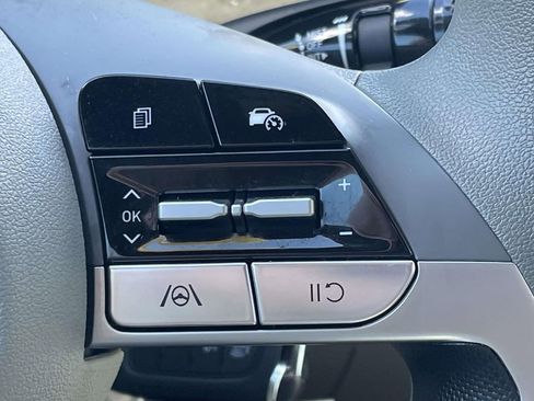 New 2025 Hyundai Elantra SE image 20