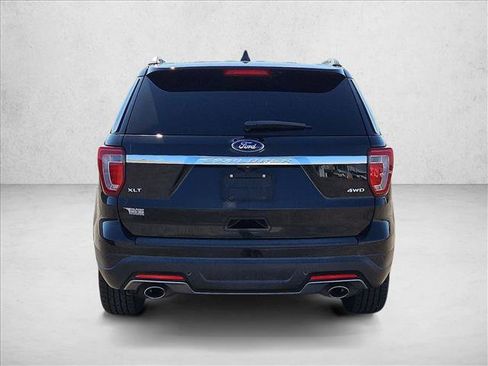 Used 2018 Ford Explorer XLT AWD/4WD image 6