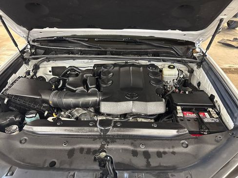 Used 2018 Toyota 4Runner SR5 Premium AWD/4WD image 9