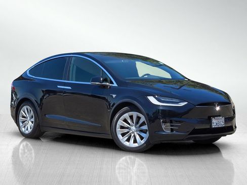 Used 2018 Tesla Model X 75D AWD/4WD image 2