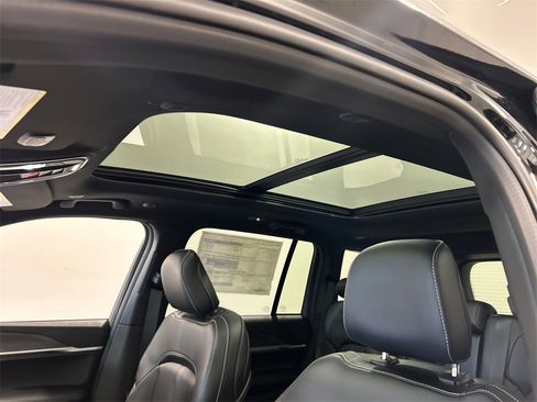 New 2025 Jeep Grand Cherokee Limited w/ Black Appearance Package image 27