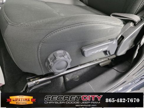 Used 2023 Jeep Wrangler Sahara image 13