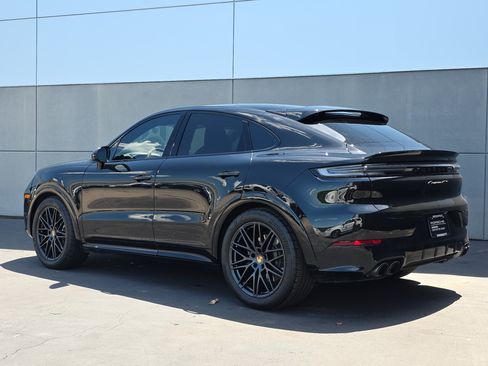 Certified 2025 Porsche Cayenne GTS AWD/4WD image 3