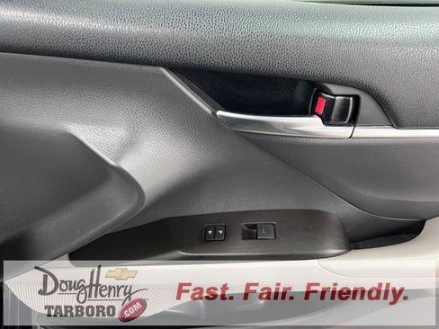 Used 2021 Toyota Camry SE image 39