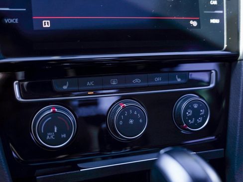 Used 2020 Volkswagen GTI SE image 21