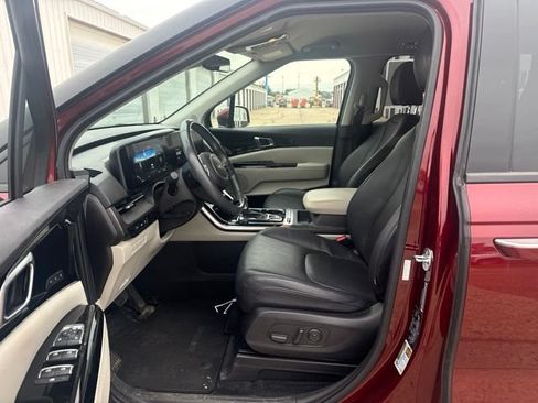 Used 2023 Kia Carnival SX FWD image 3