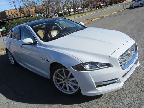 Used 2017 Jaguar XJ R-Sport image 4