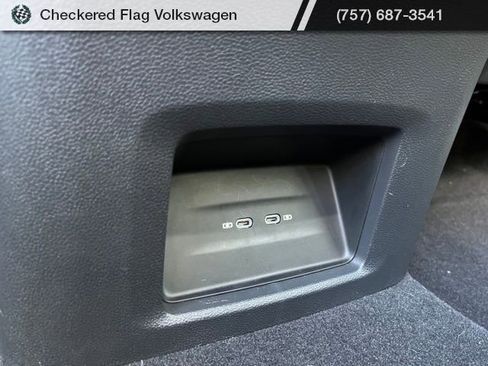 Used 2024 Volkswagen Atlas Cross Sport SE image 25