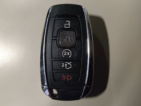 Used 2018 Lincoln MKC Select w/ Select Plus Package FWD image 32
