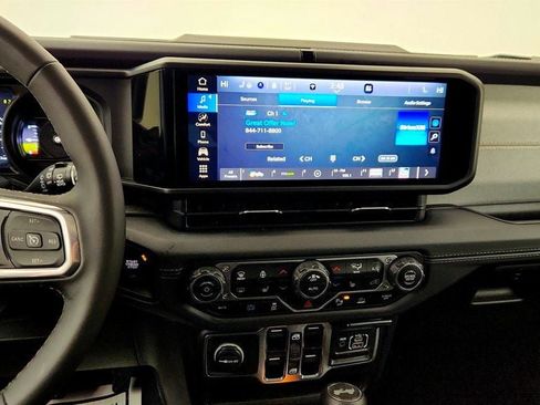 Used 2025 Jeep Wrangler Unlimited Sahara w/ Safety Group image 17