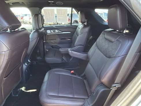 Certified 2025 Ford Explorer Platinum w/ LUX Leather Package AWD/4WD image 16