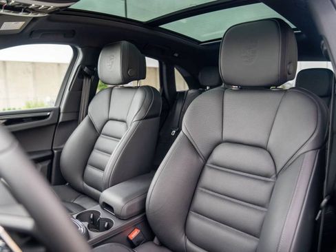 New 2026 Porsche Macan Turbo AWD/4WD image 5